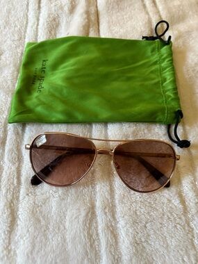 kate spade rose gold aviator sunglasses with brown lenses and green pouch